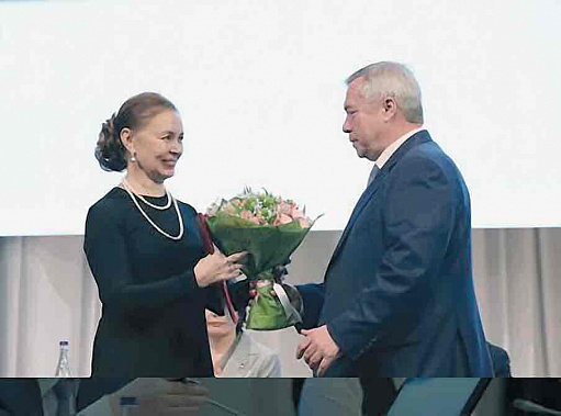 В этом году Ирина ТИХОНОВА за заслуги в профессии была удостоена благодарственного письма губернатора Василия ГОЛУБЕВА (фото из архива И. Тихоновой, февраль 2020).