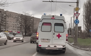 За сутки в Ростове оштрафовали пятерых водителей, не уступивших дорогу реанимобилю