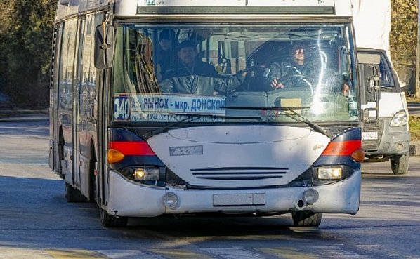 Автобус № 240 связывает центр Новочеркасска с микрорайоном Донской. Источник фото: 