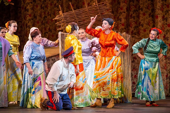 Визитной карточкой Ростовского музыкального театра стал появившийся еще на сцене его предшественника «Бабий бунт»