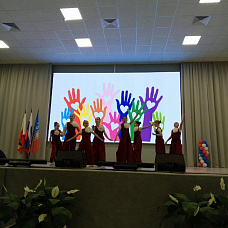 09 12 2025 Концерт в честь мам провел «Ветер перемен»