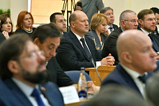 Городская дума Ростова приняла досрочную отставку градоначальника Алексея Логвиненко