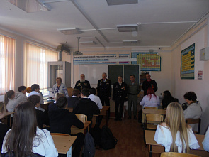 В школах проходят «суворовские линейки» и уроки