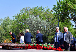 06 05 2025 В канун Дня Победы на ростовском мемориале «Кумженская роща» зажжен Вечный огонь