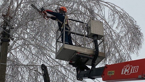 В Ростовской области продолжают фиксировать и устранять последствия гололеда