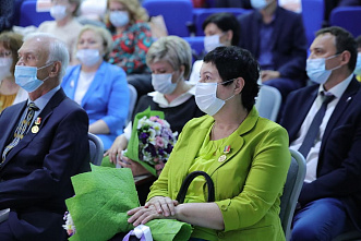 Донских медиков поздравили с наступающим профессиональным праздником