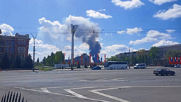 Дым, понимающийся над поймой Дона был хорошо виден в центре и других районах Ростова. А также в Батайске. Источник фото: RostovGazeta.