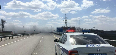 В Миллеровском районе перекрывали М-4 из-за пожара
