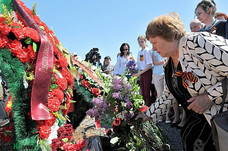 На братских могилах не ставят крестов