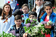 В Ростове возложили гирлянду Славы