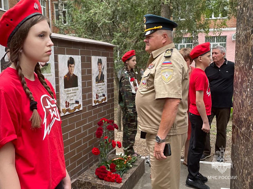  В Азове открыли памятные доски кавалеру ордена Мужества Денису Барбашову