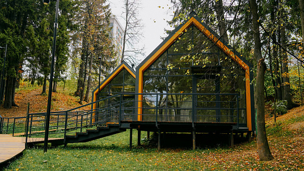 Такие каркасные быстровозводимые конструкции  выпускаются под брендом 