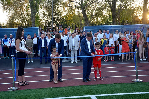 В Аксае  провели  реконструкцию стадиона