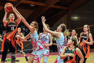 Лидеры делят очки