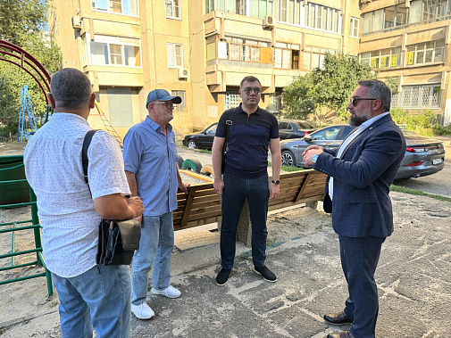 Двор при ростовской многоэтажке стал уютней