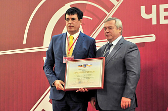 Зеленое сукно, белые шары