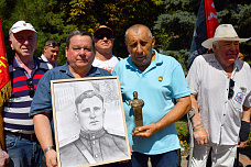  18 07 2025 Врио губернатора Юрий Слюсарь и другие руководители Ростовской области почтили память Алексея Береста