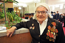 В Ростове возложили гирлянду Славы