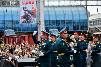 06 05 2026 Почти десять тысяч человек поприветствовали ретропоезд «Победа» в Ростове