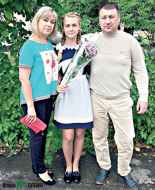 Родители Ани Ольга Владимировна и Владимир Анатольевич радуются каждому её успеху.