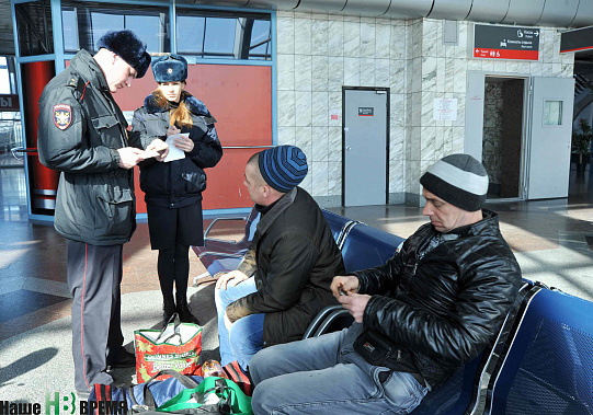 Не все, но большинство пассажиров на просьбу предъявить документы всё же реагируют спокойно.
