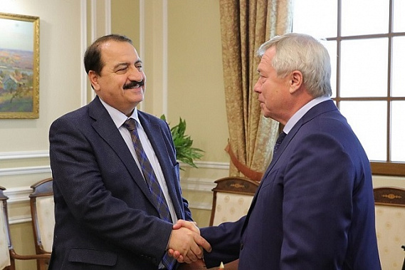 На снимке: во время встречи сирийского посла с донским губернатором. Источник фото: donland.ru.