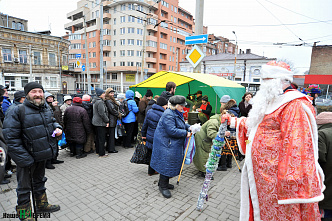 Новогодние подарки малоимущим