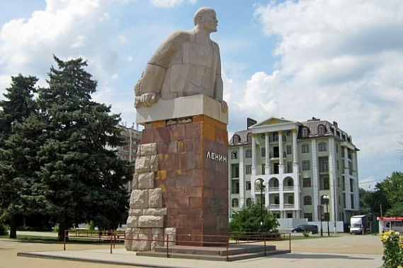 В Азове памятник Ленину отремонтирует единоросс