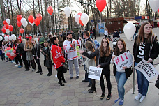 Болельщики встретили хоккеистов фейерверком, и наградили именными медалями