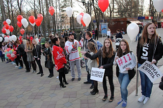 Болельщики встретили хоккеистов фейерверком, и наградили именными медалями