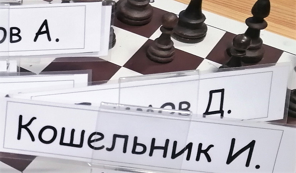 Будущие медики, электронщики, метеорологи и строители встретились за шахматной доской