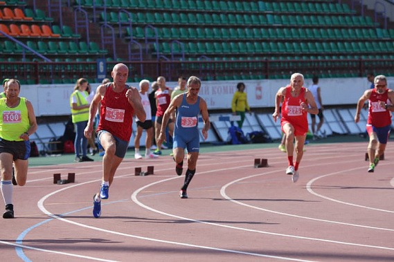 Финиш забега на 200 метров (в возрастной категории 60–64 года). Фото предоставлено Константином ОСАДЧЕНКО