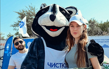 На волгодонской набережной провели экосубботник