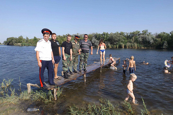 Как казаки пляж открывали