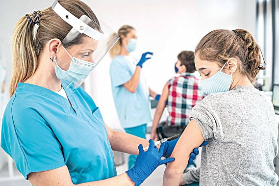 Началось производство вакцины от коронавируса для подростков