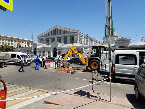 В районе Центрального рынка Ростова порвали газовую трубу