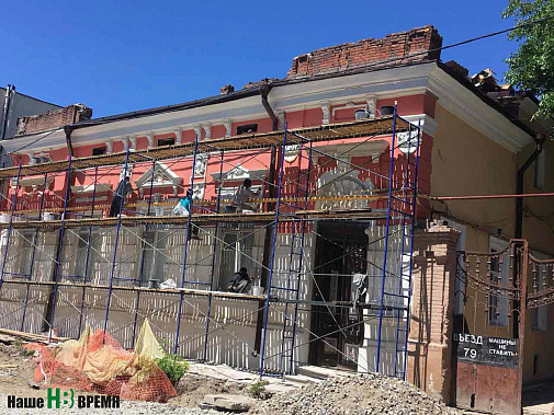 Ремонт фасада дома Панина в разгаре. Хочется думать, что если бы сегодня Николай Алексеевич увидел свой дом, то узнал бы его... Ремонт фасада дома Панина в разгаре. Хочется думать, что если бы сегодня Николай Алексеевич увидел свой дом, то узнал бы его...