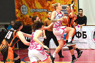 Лидеры делят очки