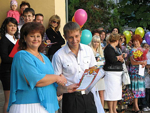 Потянулась детвора в школу с самого утра_16029