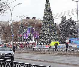Зима раскрыла снежные объятья