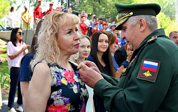 12 06 2025 В Ростове открыт первый в России монумент волонтерам СВО