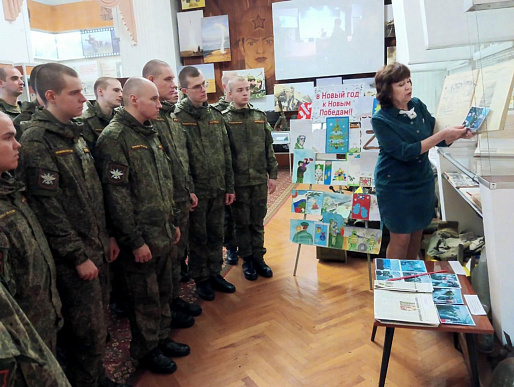 В Доме офицеров Южного военного округа открылась выставка «В Новый год к новым победам»