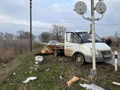 Южной транспортной прокуратурой организована проверка по факту столкновения грузового автомобиля с локомотивом