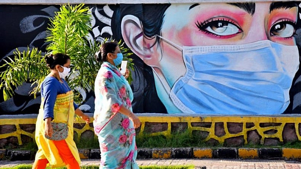 Хроники коронавируса: новые ограничения вводят в Европе, России и на Дону