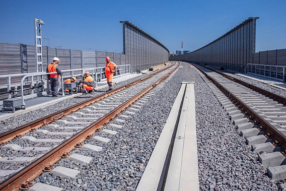 Работы на строящейся дороге ведутся в непростых условиях. Источник фото: Росжелдор