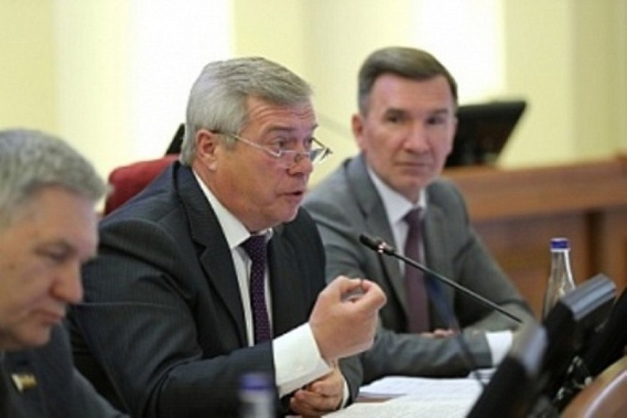 Губернатор дал десять дней властям Кагальницкого района на решение «мусорного» спора с жителями станицы Кировской.