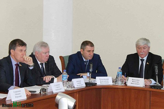 Члены комитетов Законодательного собрания скрупулезно рассмотрели все вопросы о садоводческих товариществах...