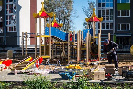 Донские районы получат новые детские площадки и насосы