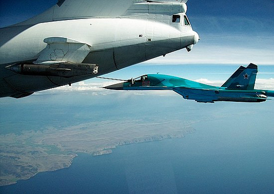 В небе над Ростовской областью дозаправились Су-34 и Су-30СМ