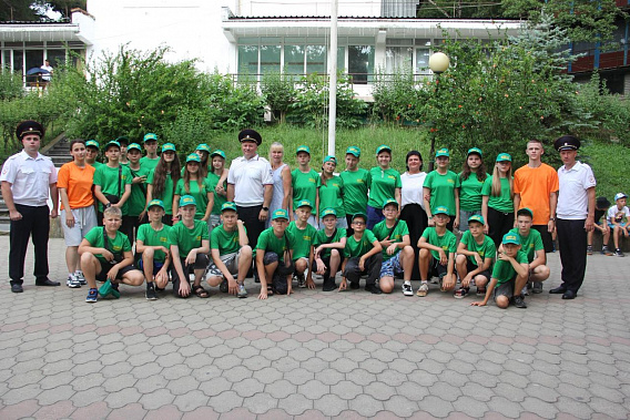 На берегу Черного моря дончане ярко открыли профильную смену «Светофор-2025»